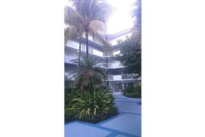 8261 NW 8th St, Miami, FL 33126, Sold 05/13/16