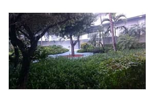 8261 NW 8th St, Miami, FL 33126, Sold 05/13/16