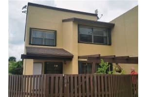 9950 NW 9th St Cir, Miami, FL 33172, Sold 11/09/15