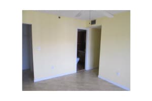 5249 NW 7th St, Miami, FL 33126, Sold 08/25/15