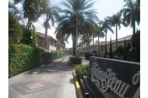 431 NW 82nd Ave, Miami, FL 33126, Sold 08/09/16