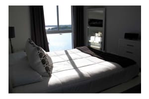 7928 West Dr, North Bay Village, FL 33141, Sold 01/22/16