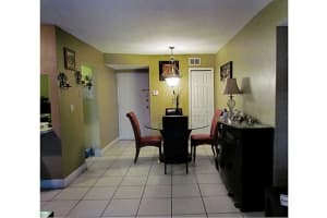 8500 NW 8th St, Miami, FL 33126, Sold 09/21/15