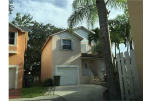 10140 NW 4th Ct, Pembroke Pines, FL 33026, Sold 08/28/15