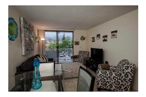 8251 NW 8th St, Miami, FL 33126, Sold 09/30/15