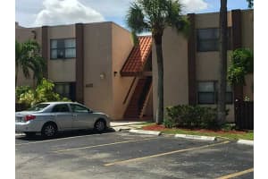 420 W Park Dr, Miami, FL 33172, Sold 12/08/15