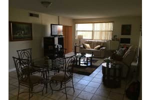 420 W Park Dr, Miami, FL 33172, Sold 12/08/15