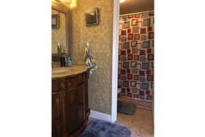 420 W Park Dr, Miami, FL 33172, Sold 12/08/15