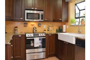 302 City View Dr, Fort Lauderdale, FL 33311, Sold 10/22/15