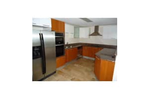 170 SE 14th St, Miami, FL 33131, Sold 11/04/15