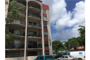 5199 NW 7th St, Miami, FL 33126, Sold 04/01/16