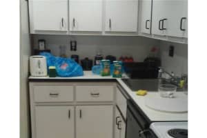 5199 NW 7th St, Miami, FL 33126, Sold 04/01/16