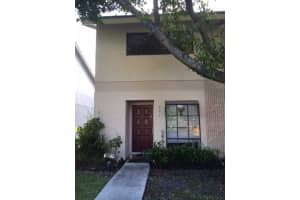 2700 S Oakland Forest Dr, Oakland Park, FL 33309, Sold 10/01/15