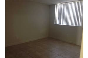 8261 NW 8th St, Miami, FL 33126, Sold 01/13/17