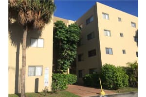 8635 NW 8th St, Miami, FL 33126, Sold 10/15/15