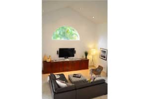 6624 Mimosa Ct, Miami, FL 33143, Sold 01/05/16