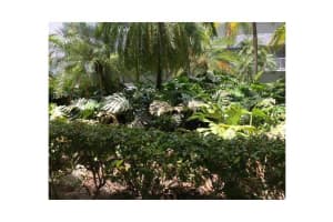 8251 NW 8th St, Miami, FL 33126, Sold 12/02/15
