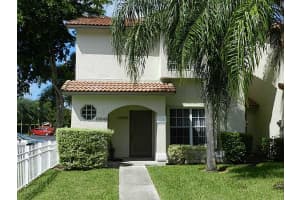 10853 NW 3rd Ct, Pembroke Pines, FL 33026, Sold 01/05/16
