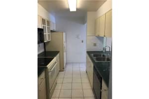 240 W Park Dr, Miami, FL 33172, Sold 01/21/16