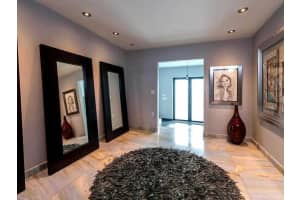 277 N Coconut Ln, Miami Beach, FL 33139, Sold 08/01/16