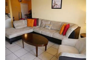 8425 NW 8th St, Miami, FL 33126, Sold 12/10/15