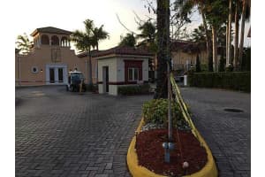 6711 N Kendall Dr, Miami, FL 33156, Sold 01/27/16