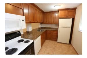 8615 NW 8th St, Miami, FL 33126, Sold 01/29/16