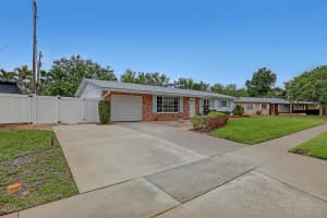 24 Pinetree Circle, Tequesta, FL 33469 Sold 05/04/26
