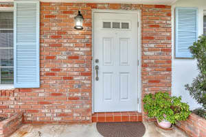 24 Pinetree Circle, Tequesta, FL 33469 Sold 05/04/26