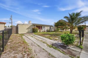 721 Dogwood Road, West Palm Beach, FL 33409 - MLS#B26000027