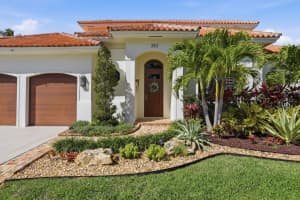 383 Redwood Lane, Boca Raton, FL 33487 - MLS#B26000040