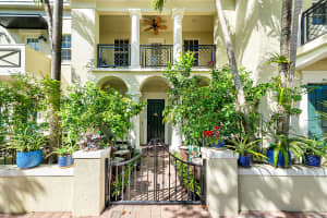 704 83rd Place, Boca Raton, FL 33487 - MLS#B26000232