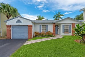 535 Radford Terrace, Davie, FL 33325 - MLS#B26000235