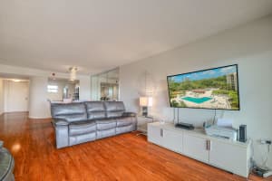 3930 Inverrary 703, Lauderhill, FL 33319, Lauderhill, FL 33319 - MLS#B26000347