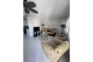 427 Grantham B, Deerfield Beach, FL 33442, Deerfield Beach, FL 33442 - MLS#B26000454