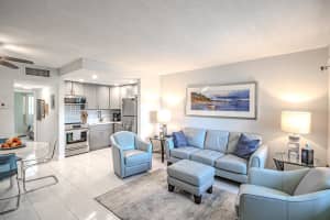 660 Glouchester St 7, Boca Raton, FL 33487, Boca Raton, FL 33487 - MLS#B26000591