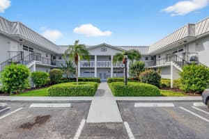 18 Colonial Club Drive, Boynton Beach, FL 33435 - MLS#B26000624