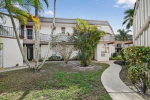 4 Greenway Vlg Village, Royal Palm Beach, FL 33411 - MLS#B26000765