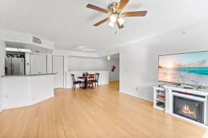 1000 Crestwood Ct Court, Royal Palm Beach, FL 33411 - MLS#B26000873