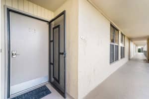 6 Royal Palm Way Way, Boca Raton, FL 33432 - MLS#B26001046