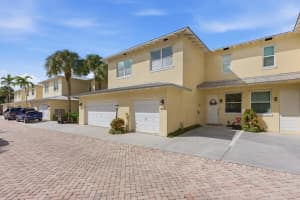 824 Se 4th Court, Deerfield Beach