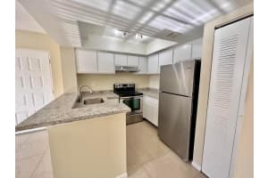 752 Executive Center Drive, West Palm Beach, FL 33401 - MLS#B26001365