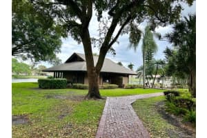 9450 Poinciana Place, Davie, FL 33324 - MLS#B26001638