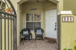 228 Lake Monterey Circle, Boynton Beach, FL 33426 - MLS#B26001652