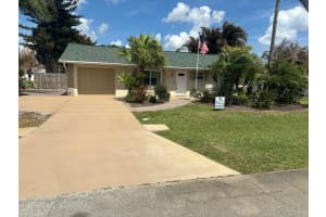 253 Chapman Avenue, Port Saint Lucie, FL 34984 - MLS#B26001733