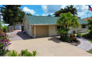 253 Chapman Avenue, Port Saint Lucie, FL 34984 - MLS#B26001733