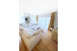 1014 Green Pine Boulevard, West Palm Beach, FL 33409 - MLS#B26001892