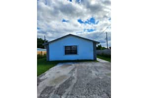 1565 36th Street, Riviera Beach, FL 33404 - MLS#B26002008