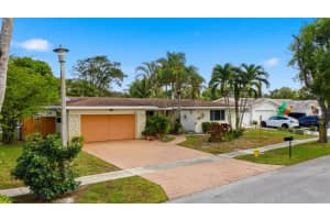 1811 119th Avenue, Pembroke Pines, FL 33026 - MLS#B26002012