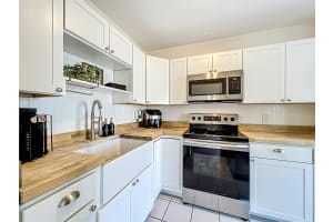 1090 Bianca Drive, Palm Bay, FL 32905 - MLS#B26002054